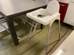 Barnstol med bord
